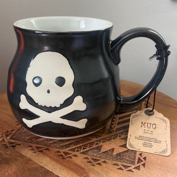 Skull & Crossbones Goonies Trick or Treat ceramic mug - Picture 2 of 8